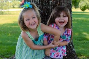 رسائل تربوية - صورة أطفالك يرسمها لسانك